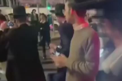 İsrail’de askerlik karşıtı protesto düzenleyen Ultra Ortodoks Yahudilerin arasına araç daldı