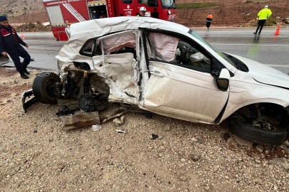 Kahramanmaraş'ta otomobillerin hurdaya döndüğü kazada doktor öldü, 2 kişi de ağır yaralandı