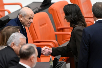 Meclis'te tokalaşma trafiği! Özgür Özel ve DEM Partililer...