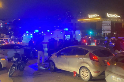 Ankara'da ışık ihlali yapan otomobil, iki motosiklete çarptı: 2 yaralı