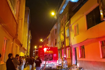 Bursa'da 3 katlı binada çıkan yangın söndürüldü