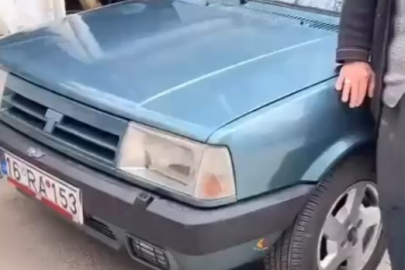 Bursa'da 32 yıllık aracından gözyaşları ile ayrıldı!