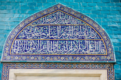 Bursa İznik çinisini geçmişten ilhamla günümüze uyarlayarak dünyaya tanıtıyorlar