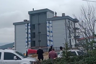 Bilecik'te çalıştığı firmadan alacağını alamadığını iddia eden işçi çatıya çıktı