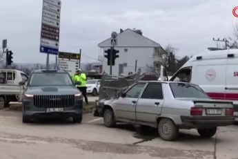 Bursa'da ışık ihlali kaza getirdi: 2 yaralı