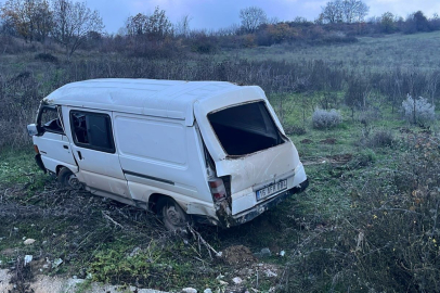 Bursa'da kontrolden çıkan minibüs şarampole yuvarlandı: 1 yaralı