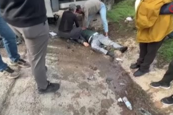 Bursa'da tır devrildi! Çok sayıda yaralı var...