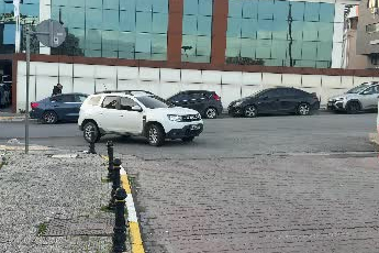 İstanbul'da uyuşturucu operasyonunda gözaltına alınan 8 şüpheli Adli Tıp Kurumu'ndan ayrıldı