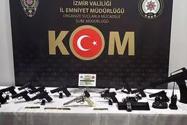 İzmir'de silahlı suç örgütüne şafak operasyonu: 28 gözaltı