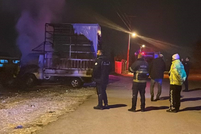 Niğde'de park halindeki kamyonette yangın çıktı