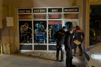 Samsun'da 13 yaşındaki kız çocuğuna taciz iddiasıyla spor salonunun camlarını kırdılar