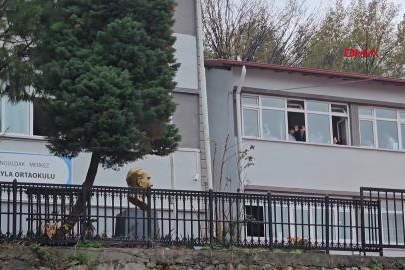 Zonguldak'ta çocuğunu azarladığını öne sürdüğü öğretmeni darbetti