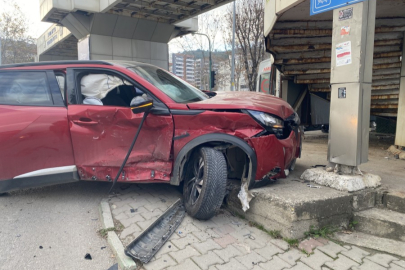 Bursa'da feci kaza: 5 kişi yaralandı