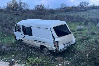 Bursa'da korkutan kaza! Yoldan çıkan panelvanın sürücüsü...