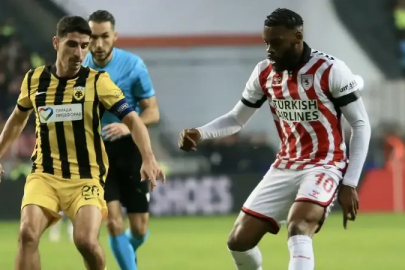 Samsunspor liderliği bıraktı: AEK'ya mağlup oldu