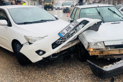 Şanlıurfa Ceylanpınar'da 2 otomobil çarpıştı
