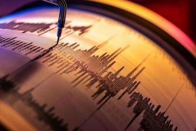 Bir Akdeniz'de bir Karadeniz'de: 10 dakika geçmeden iki deprem üst üste!