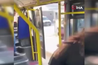 Bursa'da otobüste dehşet anları! Satırla...