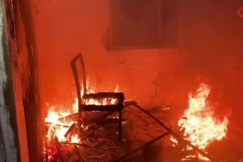 Bursa’da terk edilen evde çıkan yangın paniğe neden oldu
