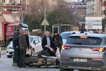Bursa'da yaralı motosiklet sürücüsü yaralı annesinin elini tutup moral verdi