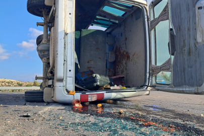 Kilis-Hatay karayolunda panelvanla cip çarpıştı: 3 yaralı