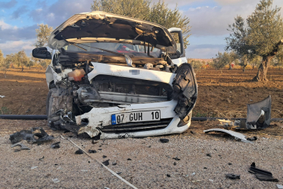 Kilis'te iki araç kafa kafaya çarpıştı: 3 yaralı