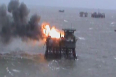 Ukrayna, Hazar Denizi’nde Rusya’ya ait 2 petrol platformuna saldırı düzenledi