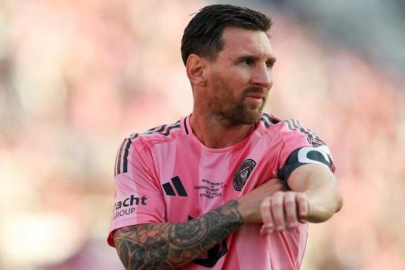 Hindistan'da Messi'yi göremeyen hayranları, stadyumu savaş alanına çevirdi