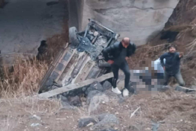 Sivas'ta otomobil menfeze devrildi: 1 ölü