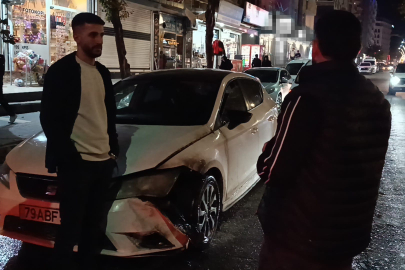 Batman’da seyir halindeki otomobil alev aldı