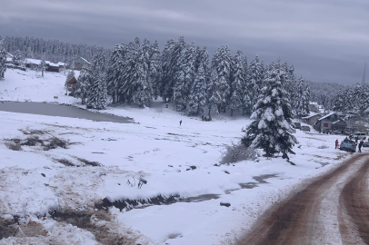 Bolu’nun yükseklerinde kar kalınlığı 10 santimetreye ulaştı