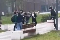 Bursa'da iki grup birbirine girdi! Tekmeler yumruklar havada uçuştu...