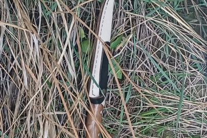 Çorum'da arkadaşıyla şakalaşırken bıçağın üzerine düşen genç yaralandı