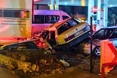 Kırıkkale'de park halindeki araçlara çarpan otomobil hurdaya döndü: 1 ölü, 1 ağır yaralı