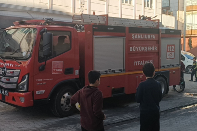 Şanlıurfa'da tutuşan talaş iş yerini yaktı