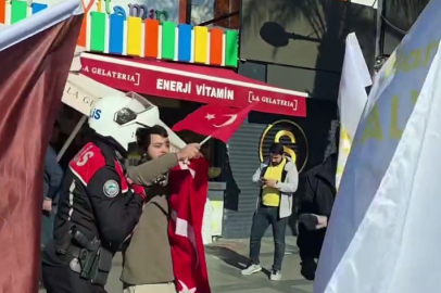 Antalya'da muhalif görüşlü gruplar arasında tartışma