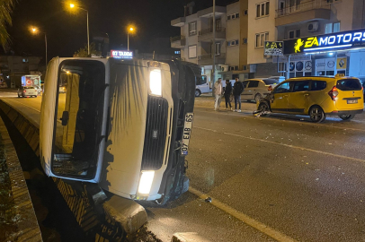 Antalya'da taksi ile kamyonetin karıştığı kazada 2 kişi yaralandı