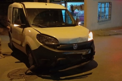 Bursa'da gece saatlerinde kaza! Araç içerisinde sıkıştılar