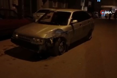 Bursa'da gece saatlerinde kaza! Araç içerisinde sıkıştılar