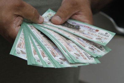 Cami önünde piyango satışı durduruldu