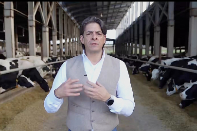 Solakoğlu, Bursa Damızlık Sığır Yetiştiricileri Birliğinden istifa etti