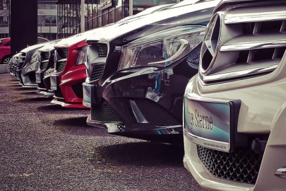 AB benzinli ve dizel araçları 2035'e kadar yasaklama kararını değiştirdi