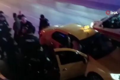 Bursa'da gece saatlerinde eğlence mekanı önünde silahlı kavga!