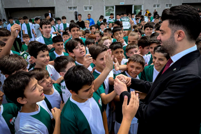 Bursasporlu öğrenciler formalarını giydi