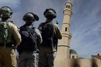 Ezan sesinden rahatsız olan İsrail, imamları gözaltına almakla tehdit etti