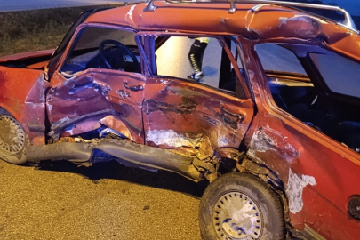 Sinop'ta servis minibüsü ile otomobil çarpıştı: 1 ölü, 10 yaralı