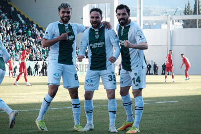 Bursaspor zirveyi teslim etmedi!