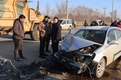Iğdır-Halfeli yolunda otomobil ile kamyon kafa kafaya çarpıştı