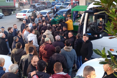 İstanbul Sultanbeyli'de motor kazasında hayatını kaybeden 3 çocuk babası son yolculuğuna uğurlandı