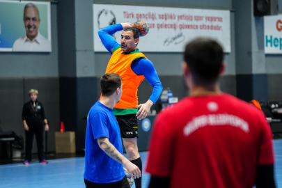 Nilüfer Belediyespor hentbolda zirve yürüyüşünü sürdürüyor